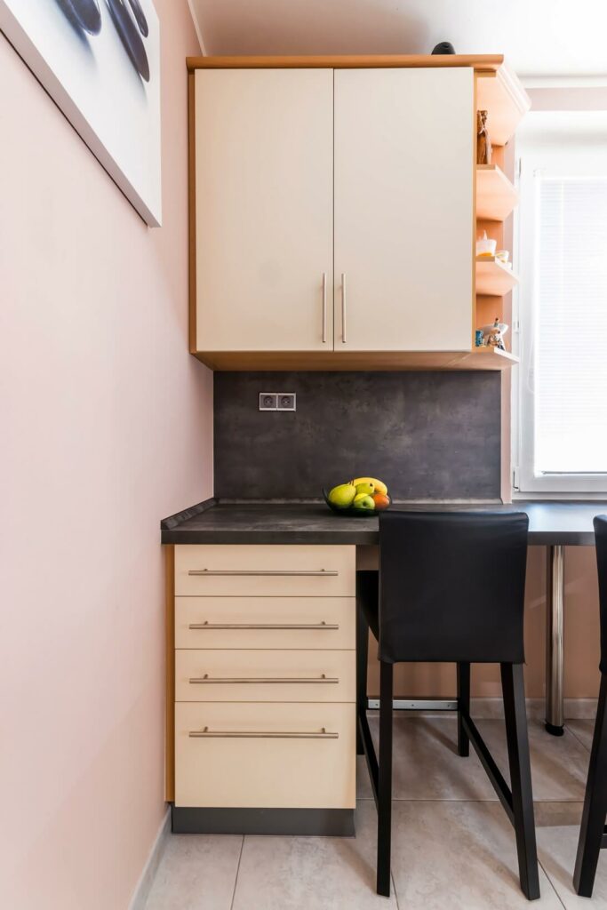 Elegantní moderní kuchyň vanilka a beton 6